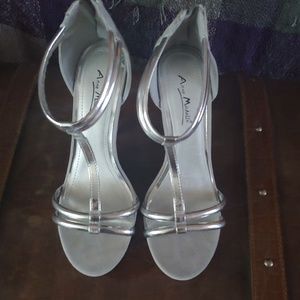 Anne Michelle Silver Zipper Heels Size 8.5